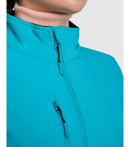 SOFTSHELL MUJER CON FORRO MICROPOLAR