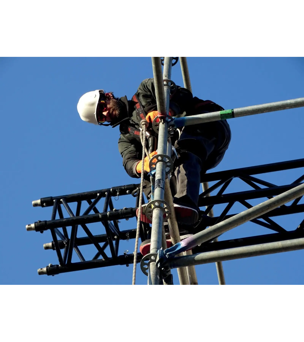 CASCO PARA ALTURAS Y AISLANTE ELECTRICO EJEMPLO DE USO