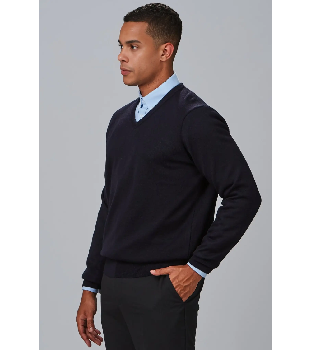 JERSEY CUELLO PICO CABALLERO AZUL MARINO EJEMPLO DE USO