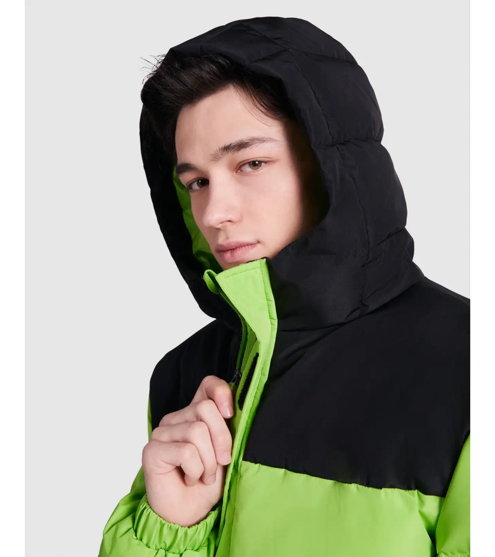 CHAQUETA ACOLCHADA COMBINADA CON CAPUCHA VERDE LIMA / NEGRO