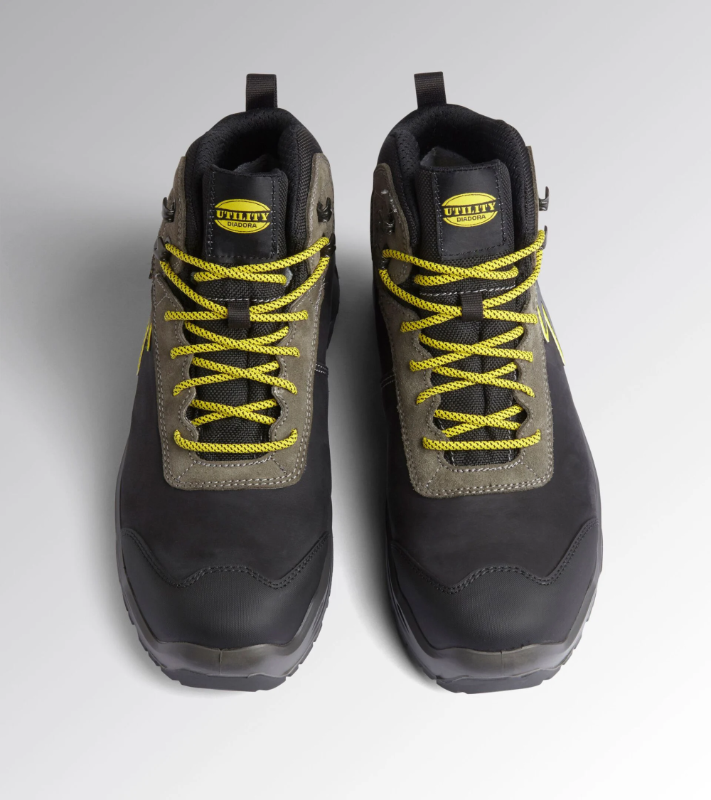 BOTA SPORT SEGURIDAD S7S IMPERMEABLE DIADORA EJEMPLO DE USO