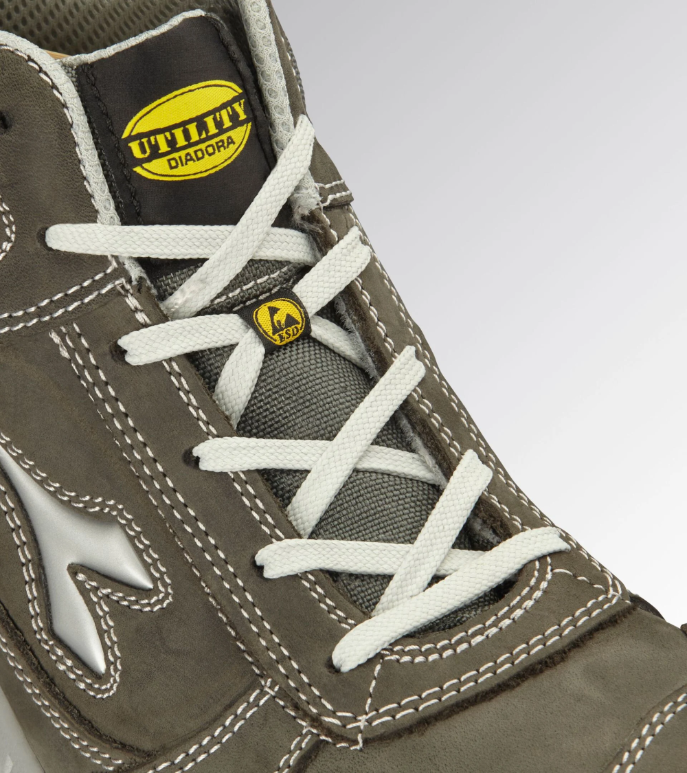 BOTA PUNTERA DE ACERO S3 DIADORA EJEMPLO DE USO