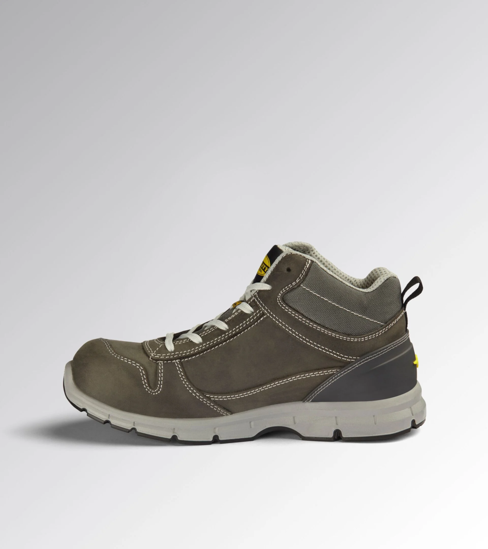 BOTA PUNTERA DE ACERO S3 DIADORA EJEMPLO DE USO