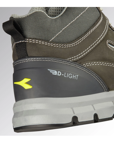 BOTA PUNTERA DE ACERO S3 DIADORA DETALLE TALÓN