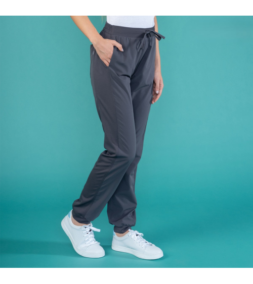 PANTALÓN MICROFIBRA UNISEX HOSTELERIA SPA GRIS EJEMPLO DE USO
