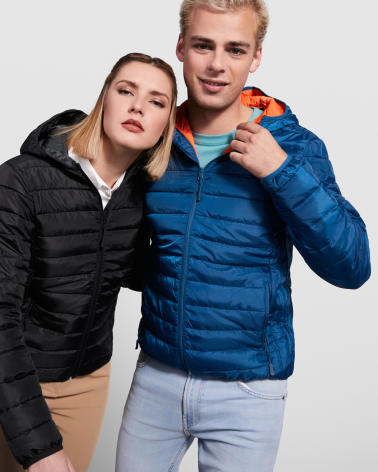 CHAQUETA HOMBRE TIPO PLUMA CON CAPUCHA AZUL LUNA + NEGRO