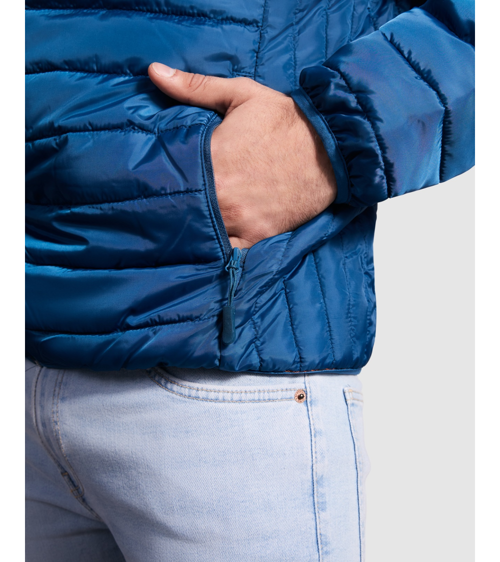 CHAQUETA HOMBRE TIPO PLUMA CON CAPUCHA AZUL LUNA MODELO