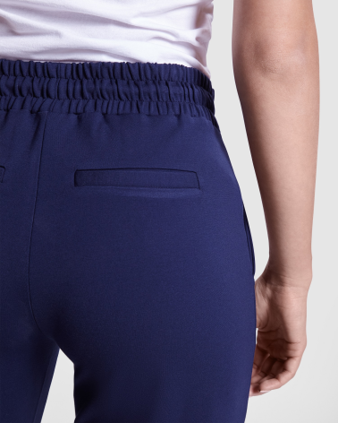 PANTALON MUJER AJUSTE CON CORDÓN AZUL MARINO DETALLE BOLSILLO TRASERO