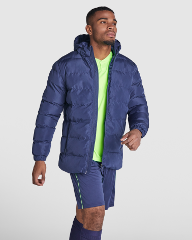 PARKA DEPORTIVA ACOLCHADA AZUL MARINO EJEMPLO DE USO