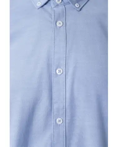 CAMISA OXFORD MANGA LARGA STRETCH CELESTE DETALLE CIERRE