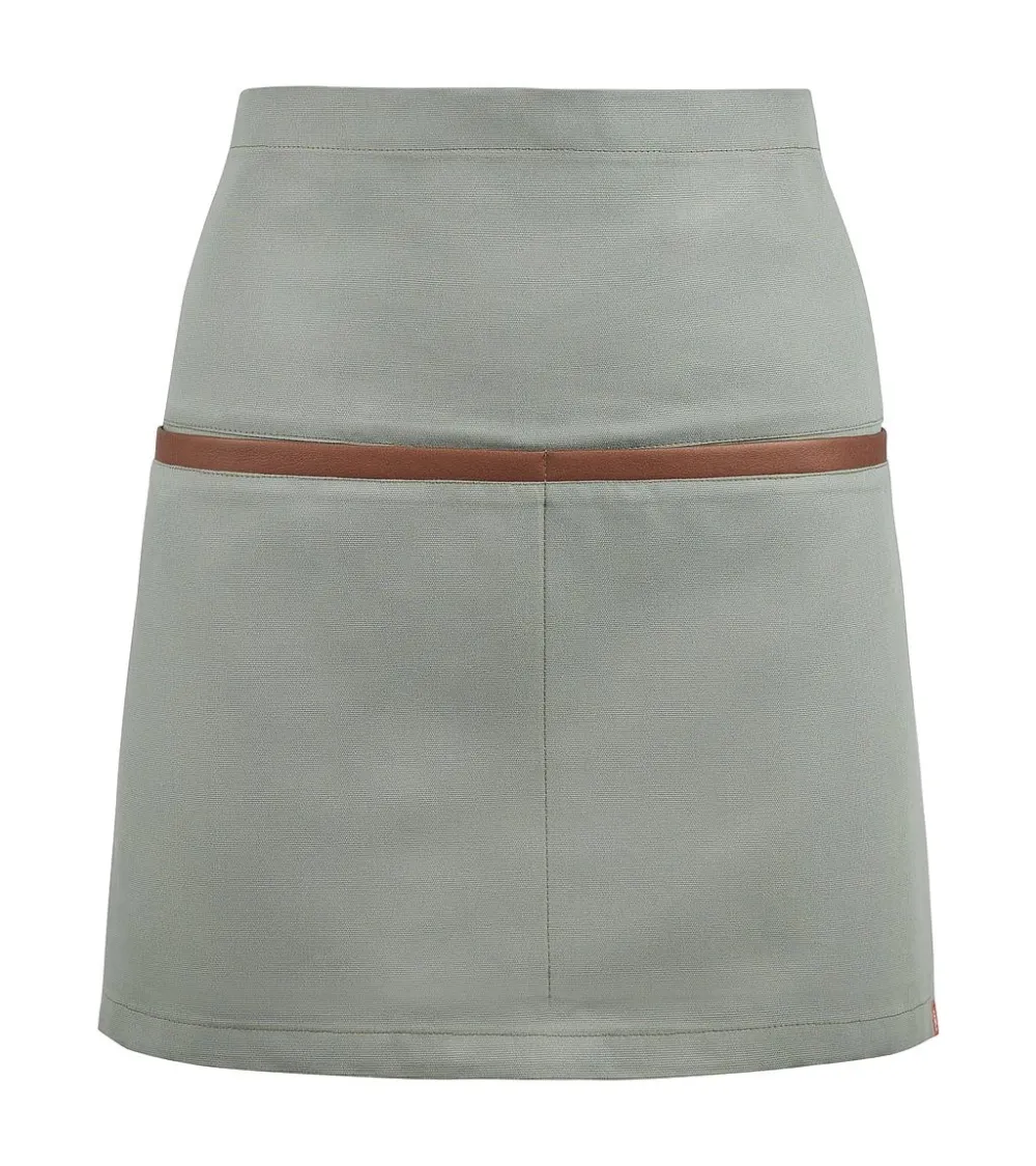 DELANTAL CORTO CAFETERÍA BOLSILLO RECTANGULAR EJEMPLO DE USO