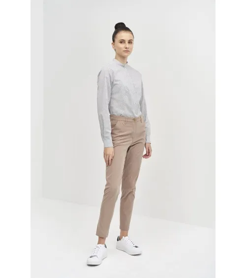 PANTALON CHINO MUJER SLIM FIT RESISTETE LEJIA BEIGE FRENTE