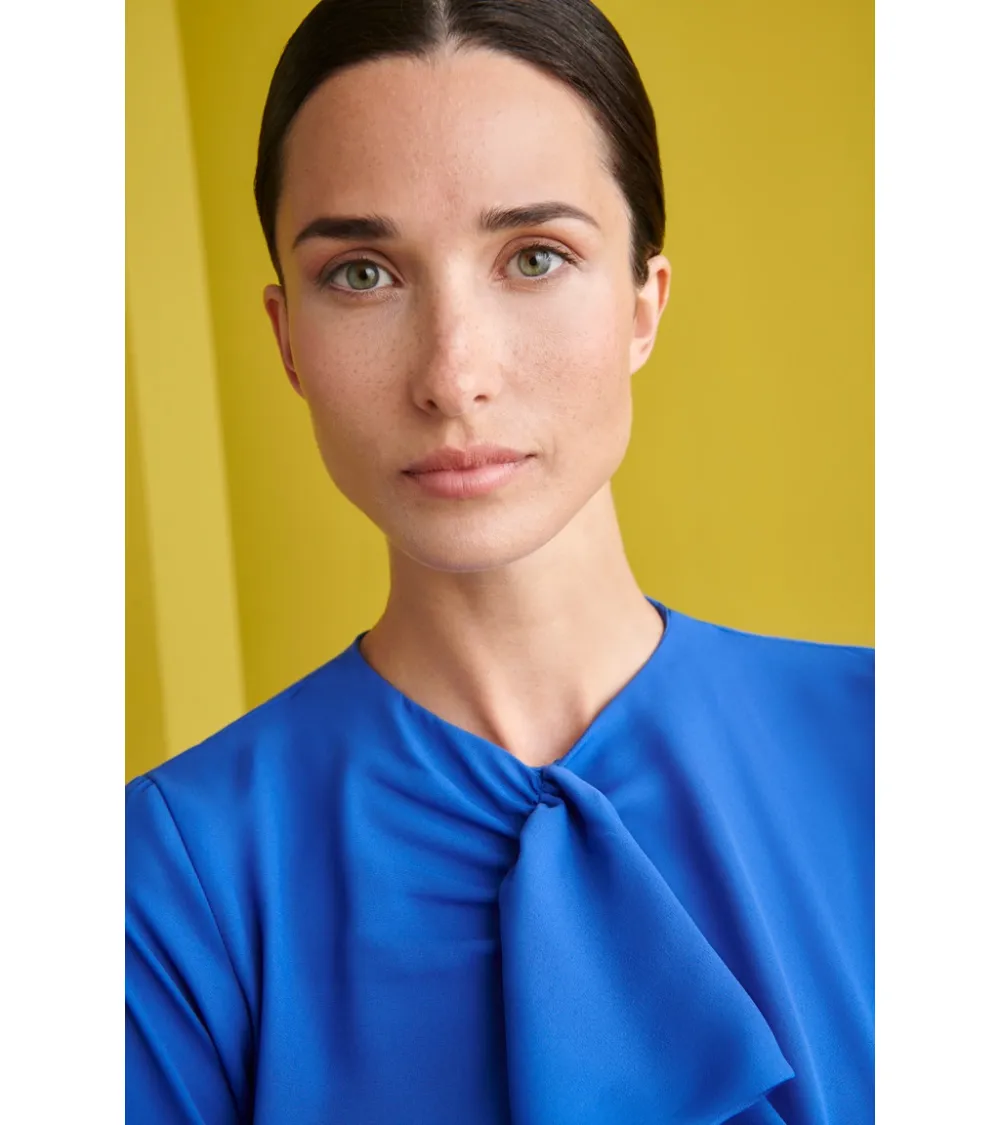 BLUSA CUELLO REDONDO CON FRUNCE EN CUELLO AZULINA