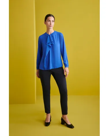 BLUSA CUELLO REDONDO CON FRUNCE EN CUELLO AZULINA EJEMPLO DE USO