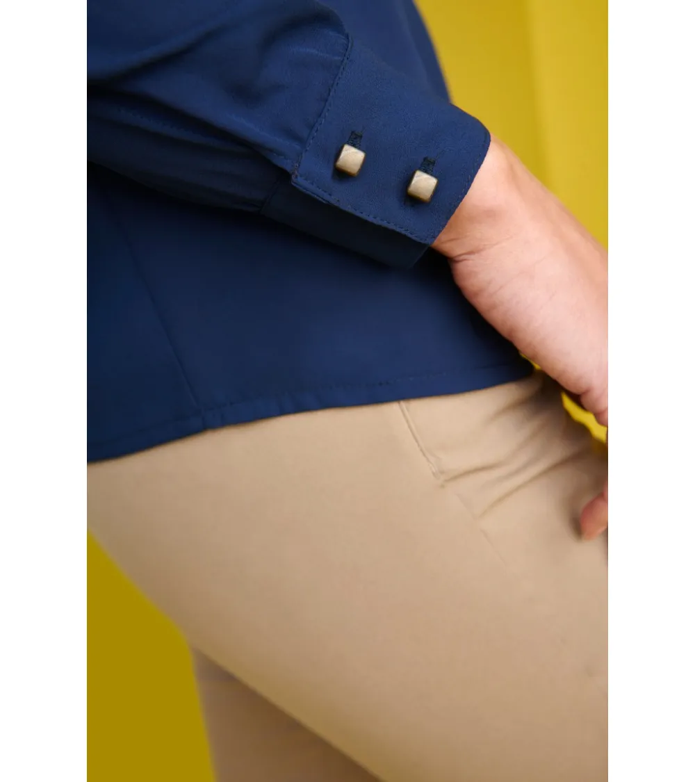 BLUSA MANGA LARGA Y CUELLO ALTO  MARINO EJEMPLO DE USO