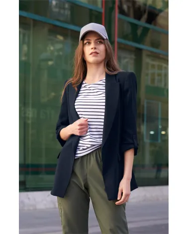AMERICANA MUJER CON RECOGEMANGA