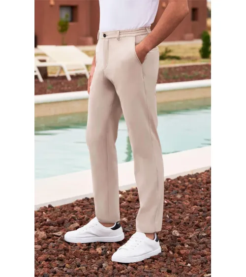 PANTALÓN CHINO UNISEX CINTURILLA GOMA HOSTELERÍA BEIGE CLARO EJEMPLO DE USO