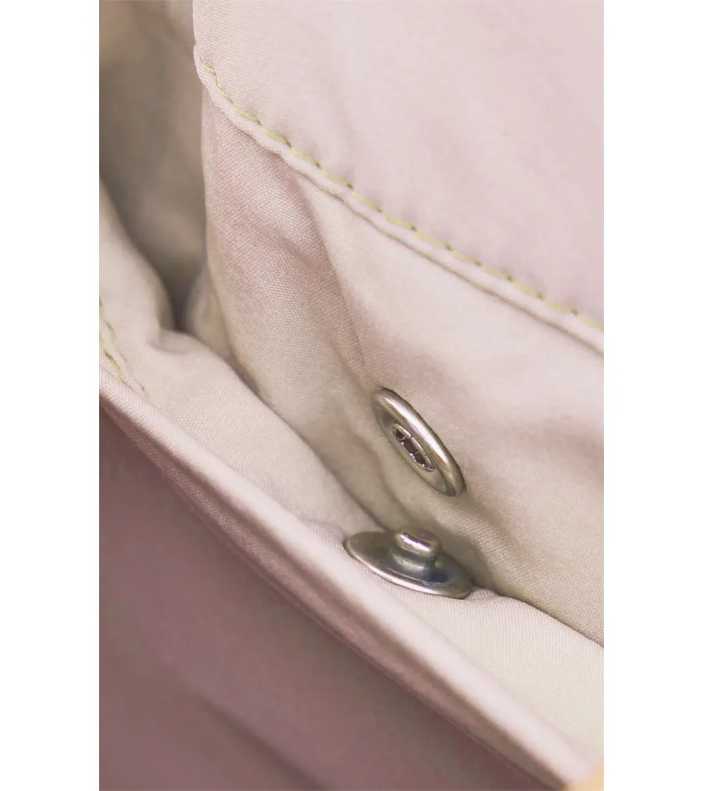 PANTALÓN CHINO UNISEX CINTURILLA GOMA HOSTELERÍA BEIGE CLARO EJEMPLO DE USO