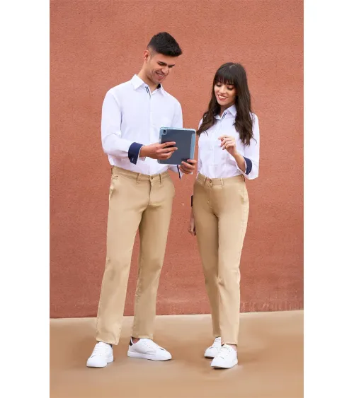 PANTALÓN CHINO MUJER STRETCH COMERCIO BEIGE EJEMPLO DE USO