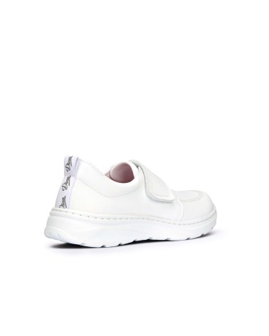 ZAPATILLA CON CIERRE DE VELCRO