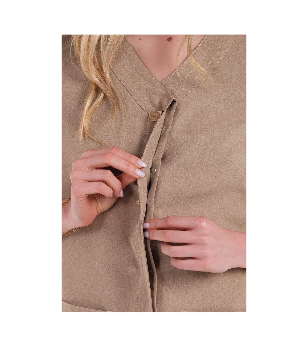 CASACA ESTÉTICA CON DETALLES DE RASO