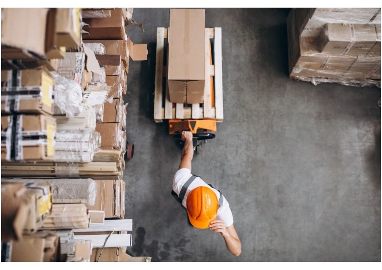 EPIs para logística y almacén: 7 básicos que necesitas (verano e invierno)