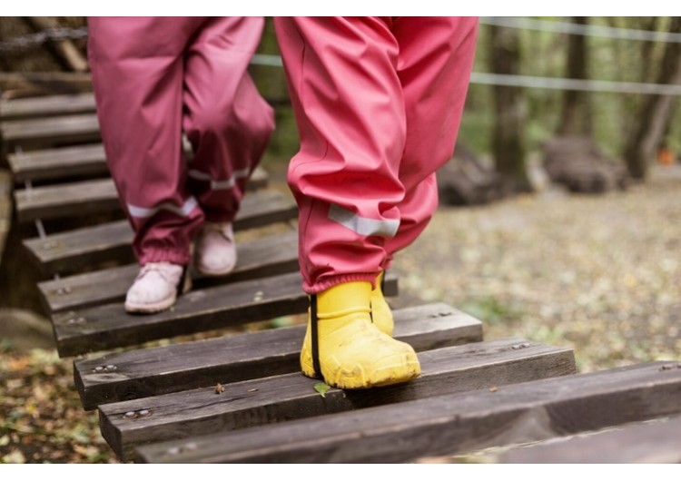 Calzado de seguridad SRC, SRA y SRB: la guía definitiva para no acabar en el suelo (literalmente)